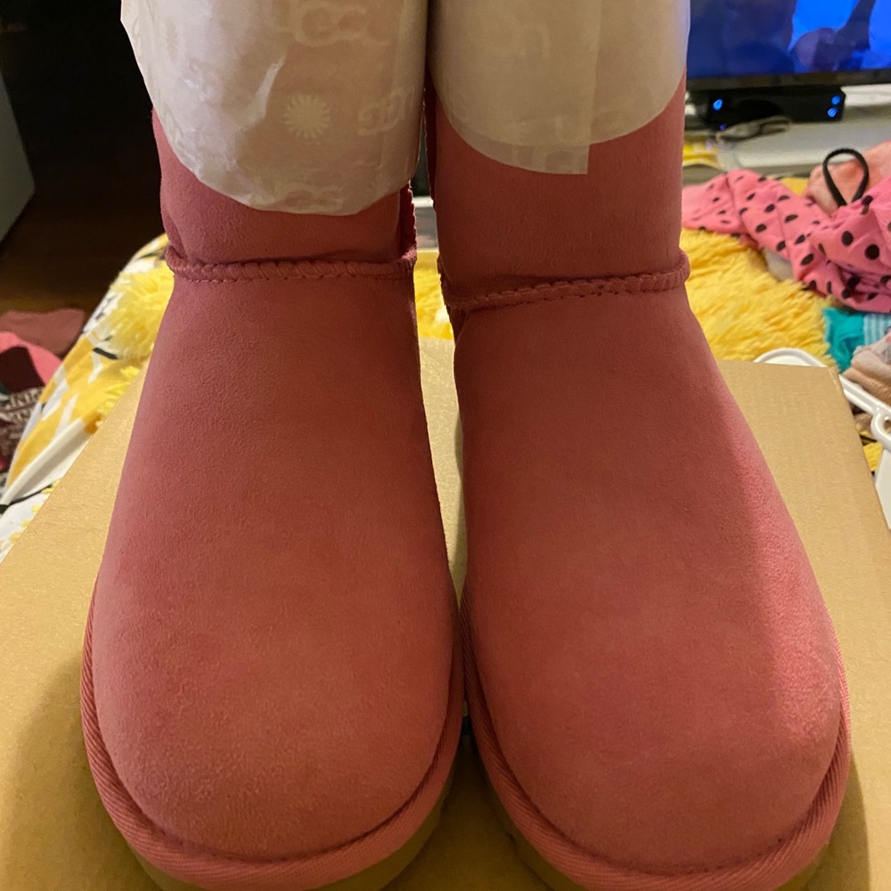 Pink Bailey bow Uggs